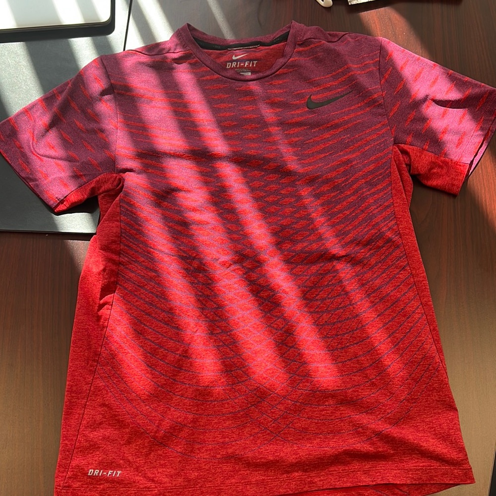 Nike men’s medium dri fit shirt